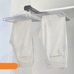 علاقة ملابس علي الجانبين سحاب